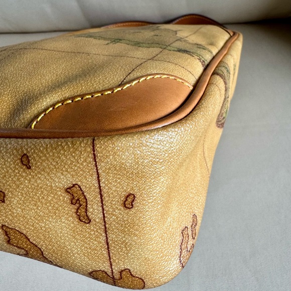 Vintage Alviero Maritini 1’ Classe Geo Classic Camera Crossbody Bag - Picture 6 of 13